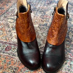 L'Artiste by Spring Step Lora Women's Leather Ankle Boots